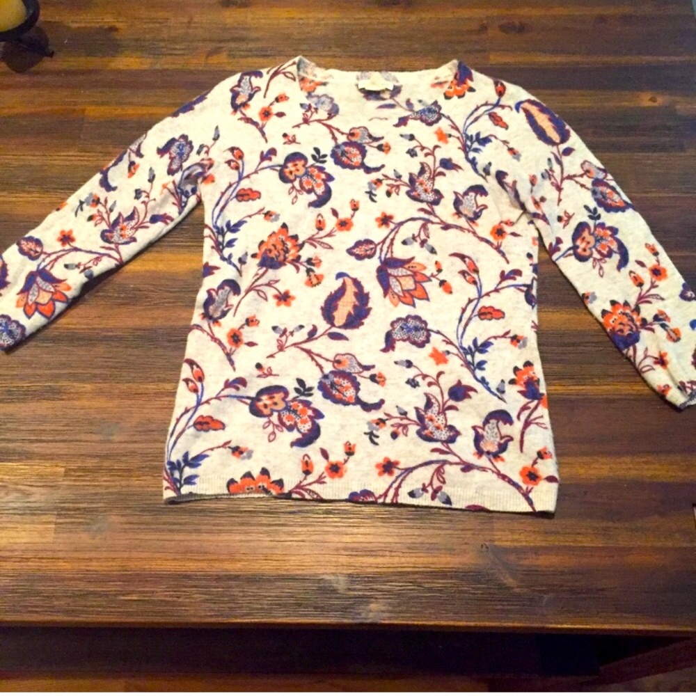 Floral print sweater